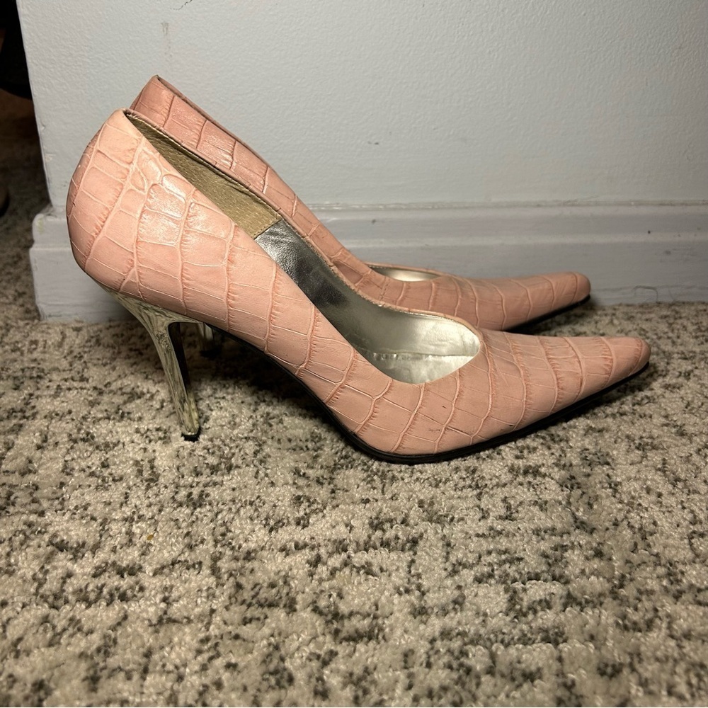 Steve Madden Tarrah Ice Pink Pumps Size 7